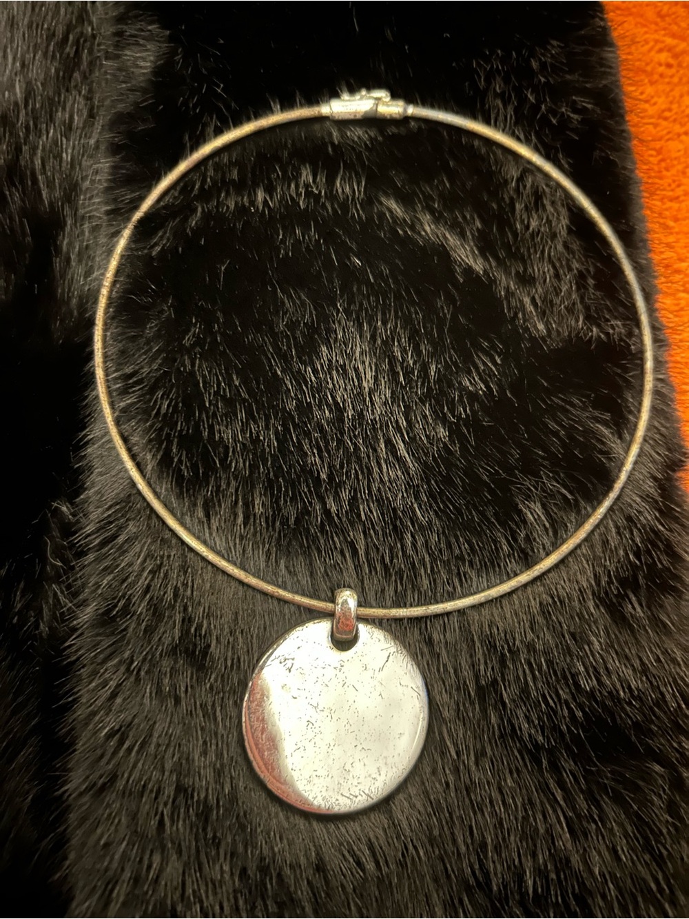 Silver Disc Pendant Choker Necklace - Silver tone